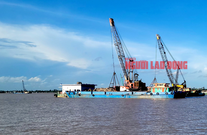 An Giang tạm dừng hàng loạt khu mỏ khai thác cát- Ảnh 1. An Giang tạm dừng hàng loạt khu mỏ khai thác cát- Ảnh 1.