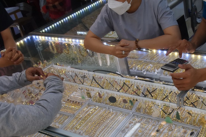 Giá vàng hôm nay 13-12: Vàng thế giới chưa dừng đà giảm- Ảnh 1. Giá vàng hôm nay 13-12: Vàng thế giới chưa dừng đà giảm- Ảnh 1.