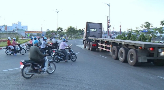 Bình Định lập tổ kiểm tra ghi hình để xử lý vi phạm giao thông- Ảnh 1. Bình Định lập tổ kiểm tra ghi hình để xử lý vi phạm giao thông- Ảnh 1.