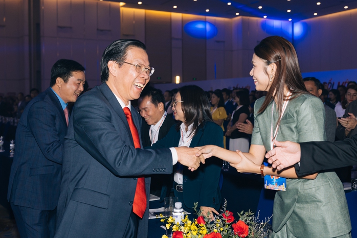 Tổng Giám đốc Công ty CP Vàng bạc đá quý Phú Nhuận được bầu làm Chủ tịch Hội Doanh nhân trẻ TP HCM- Ảnh 1. Tổng Giám đốc Công ty CP Vàng bạc đá quý Phú Nhuận được bầu làm Chủ tịch Hội Doanh nhân trẻ TP HCM- Ảnh 1.