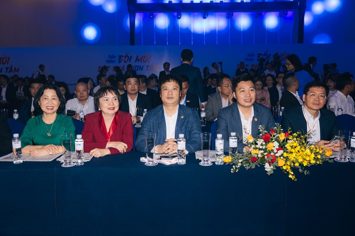 Tổng Giám đốc Công ty CP Vàng bạc đá quý Phú Nhuận được bầu làm Chủ tịch Hội Doanh nhân trẻ TP HCM- Ảnh 4. Tổng Giám đốc Công ty CP Vàng bạc đá quý Phú Nhuận được bầu làm Chủ tịch Hội Doanh nhân trẻ TP HCM- Ảnh 4.