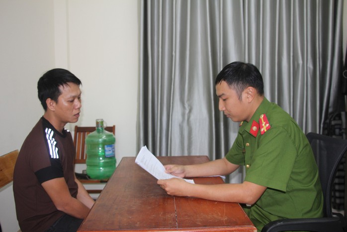 Dàn cảnh cướp điện thoại ngay quán cà phê tại Đà Nẵng- Ảnh 1. Dàn cảnh cướp điện thoại ngay quán cà phê tại Đà Nẵng- Ảnh 1.
