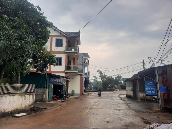 Vụ "phù phép" ki-ốt kinh doanh thành nhà tầng kiên cố: Chính quyền xã thừa nhận bất lực- Ảnh 5. Vụ "phù phép" ki-ốt kinh doanh thành nhà tầng kiên cố: Chính quyền xã thừa nhận bất lực- Ảnh 5.