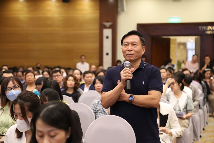 Đại diện Công ty CP Thương mại Xuất nhập khẩu An Phát trình bày những vướng mắc của doanh nghiệp tại Hội nghị đối thoại về chính sách, thủ tục hành chính thuế và hải quan năm 2023 Đại diện Công ty CP Thương mại Xuất nhập khẩu An Phát trình bày những vướng mắc của doanh nghiệp tại Hội nghị đối thoại về chính sách, thủ tục hành chính thuế và hải quan năm 2023