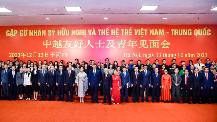 Tổng Bí thư Nguyễn Phú Trọng và phu nhân cùng Tổng Bí thư, Chủ tịch nước Trung Quốc Tập Cận Bình và phu nhân chụp ảnh với các nhân sĩ, đại diện thế hệ trẻ hai nước Việt Nam - Trung QuốcẢnh: Hữu Hưng Tổng Bí thư Nguyễn Phú Trọng và phu nhân cùng Tổng Bí thư, Chủ tịch nước Trung Quốc Tập Cận Bình và phu nhân chụp ảnh với các nhân sĩ, đại diện thế hệ trẻ hai nước Việt Nam - Trung QuốcẢnh: Hữu Hưng