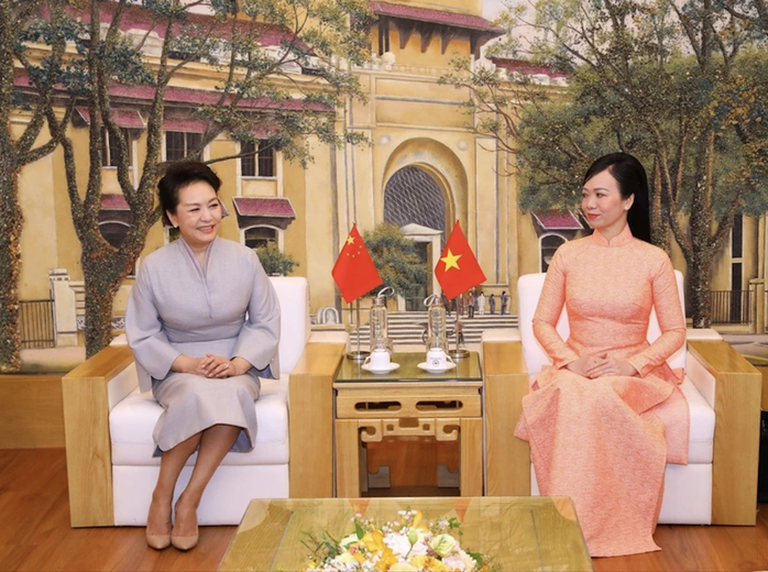 Phu nhân Chủ tịch nước và Phu nhân Tổng Bí thư, Chủ tịch Trung Quốc giao lưu sinh viên Đại học Quốc gia- Ảnh 3. Phu nhân Chủ tịch nước và Phu nhân Tổng Bí thư, Chủ tịch Trung Quốc giao lưu sinh viên Đại học Quốc gia- Ảnh 3.