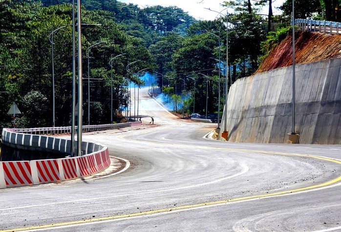 Sáng nay, thông xe 3 km đèo Prenn nối TP Đà Lạt với hồ Tuyền Lâm- Ảnh 3. Sáng nay, thông xe 3 km đèo Prenn nối TP Đà Lạt với hồ Tuyền Lâm- Ảnh 3.