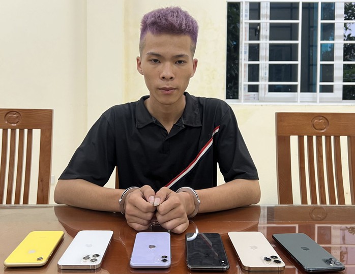 Tên trộm 2 năm trộm cắp một cửa hàng điện thoại- Ảnh 1.