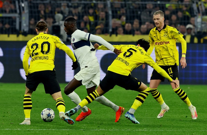 Rượt đuổi tỉ số nghẹt thở, PSG suýt làm khán giả Champions League- Ảnh 8. Rượt đuổi tỉ số nghẹt thở, PSG suýt làm khán giả Champions League- Ảnh 8.