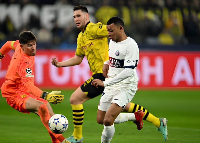 Rượt đuổi tỉ số nghẹt thở, PSG suýt làm khán giả Champions League- Ảnh 3. Rượt đuổi tỉ số nghẹt thở, PSG suýt làm khán giả Champions League- Ảnh 3.