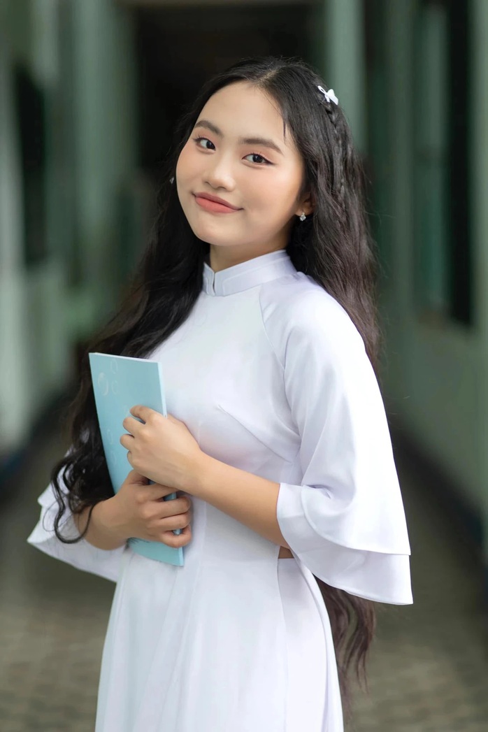 Phương Mỹ Chi xin lỗi khán giả
- Ảnh 1. Phương Mỹ Chi xin lỗi khán giả
- Ảnh 1.