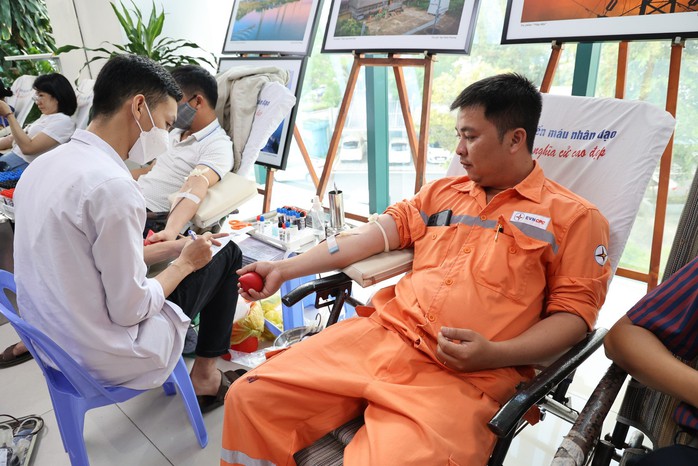 Hơn 2.300 CBCNV EVNCPC tham gia hiến máu tại chương trình Tuần lễ hồng EVN- Ảnh 1. Hơn 2.300 CBCNV EVNCPC tham gia hiến máu tại chương trình Tuần lễ hồng EVN- Ảnh 1.