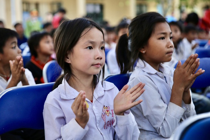 Mang áo ấm và tấm lòng đến với học sinh vùng biên giới Điện Biên- Ảnh 5. Mang áo ấm và tấm lòng đến với học sinh vùng biên giới Điện Biên- Ảnh 5.