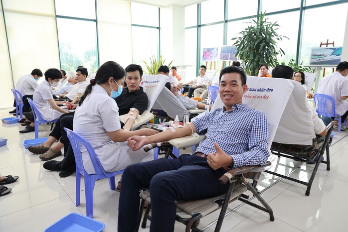 Hơn 2.300 CBCNV EVNCPC tham gia hiến máu tại chương trình Tuần lễ hồng EVN- Ảnh 2. Hơn 2.300 CBCNV EVNCPC tham gia hiến máu tại chương trình Tuần lễ hồng EVN- Ảnh 2.