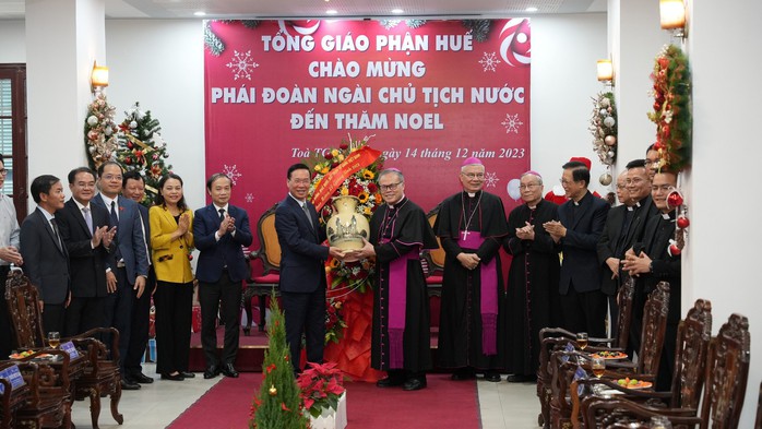 Chủ tịch nước Võ Văn Thưởng thăm Tổng Giáo phận Huế- Ảnh 2. Chủ tịch nước Võ Văn Thưởng thăm Tổng Giáo phận Huế- Ảnh 2.