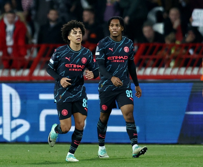 Sao trẻ học viện lập công, Man City lập kỳ tích Champions League- Ảnh 2. Sao trẻ học viện lập công, Man City lập kỳ tích Champions League- Ảnh 2.