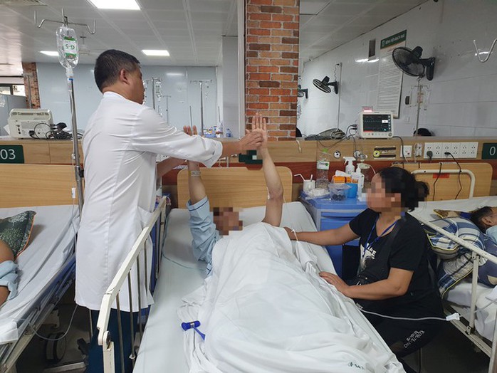 Nam thanh niên nguy kịch sau khi thử hương liệu mới thuốc lá điện tử- Ảnh 1. Nam thanh niên nguy kịch sau khi thử hương liệu mới thuốc lá điện tử- Ảnh 1.