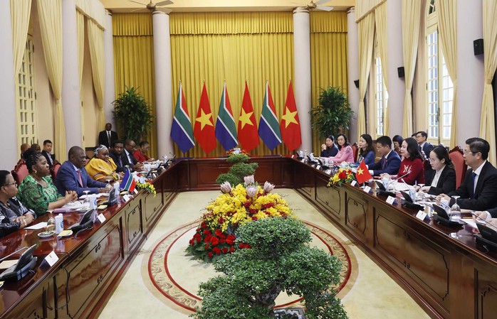 Phó Tổng thống Paul Mashatile mong Việt Nam đầu tư sản xuất xe điện tại Nam Phi- Ảnh 3. Phó Tổng thống Paul Mashatile mong Việt Nam đầu tư sản xuất xe điện tại Nam Phi- Ảnh 3.