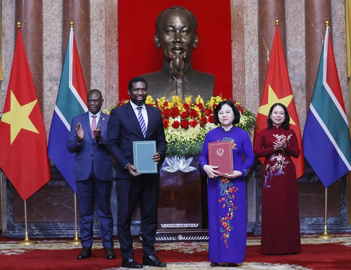 Phó Tổng thống Paul Mashatile mong Việt Nam đầu tư sản xuất xe điện tại Nam Phi- Ảnh 5. Phó Tổng thống Paul Mashatile mong Việt Nam đầu tư sản xuất xe điện tại Nam Phi- Ảnh 5.