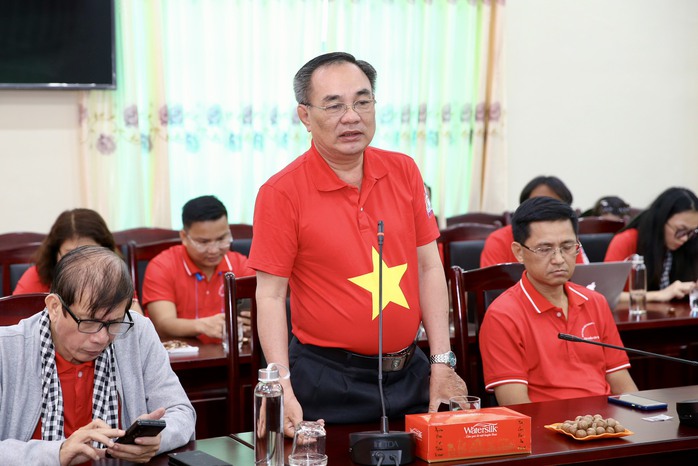 Báo Người Lao Động tặng 5.000 lá cờ Tổ quốc cho tỉnh Điện Biên- Ảnh 2. Báo Người Lao Động tặng 5.000 lá cờ Tổ quốc cho tỉnh Điện Biên- Ảnh 2.