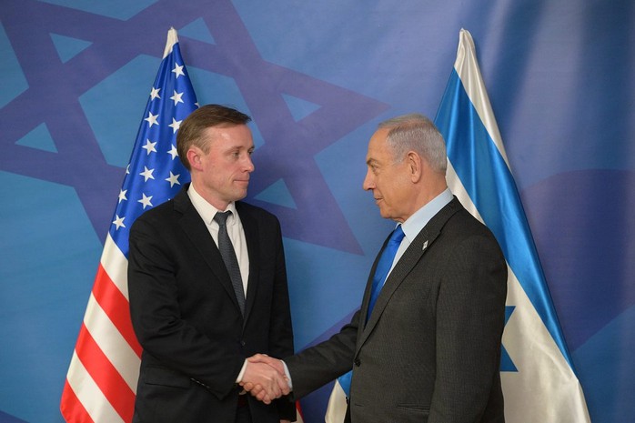 Thủ tướng Israel Benjamin Netanyahu (phải) tiếp Cố vấn An ninh quốc gia Mỹ Jake Sullivan tại TP Tel Aviv hôm 14-12 Ảnh: VĂN PHÒNG BÁO CHÍ CHÍNH PHỦ ISRAEL Thủ tướng Israel Benjamin Netanyahu (phải) tiếp Cố vấn An ninh quốc gia Mỹ Jake Sullivan tại TP Tel Aviv hôm 14-12 Ảnh: VĂN PHÒNG BÁO CHÍ CHÍNH PHỦ ISRAEL