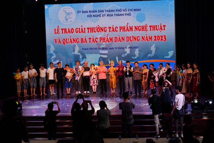 Nghệ sĩ múa TP HCM hướng tới những thăng hoa sáng tạo độc đáo- Ảnh 4. Nghệ sĩ múa TP HCM hướng tới những thăng hoa sáng tạo độc đáo- Ảnh 4.