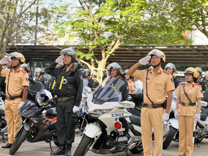 Công an TP HCM, Bà Rịa - Vũng Tàu ra quân trấn áp tội phạm- Ảnh 2. Công an TP HCM, Bà Rịa - Vũng Tàu ra quân trấn áp tội phạm- Ảnh 2.