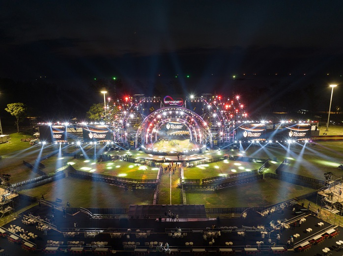 Sân khấu tuyệt mỹ của 8Wonder Winter Festival vừa được hé lộ, fan Việt sẵn sàng bùng nổ cùng Maroon 5- Ảnh 9. Sân khấu tuyệt mỹ của 8Wonder Winter Festival vừa được hé lộ, fan Việt sẵn sàng bùng nổ cùng Maroon 5- Ảnh 9.