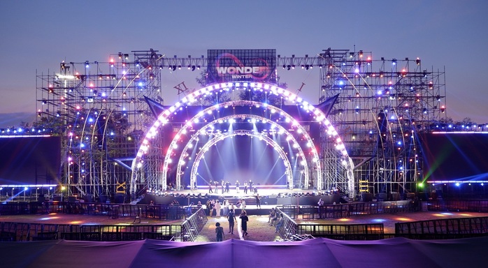 Sân khấu tuyệt mỹ của 8Wonder Winter Festival vừa được hé lộ, fan Việt sẵn sàng bùng nổ cùng Maroon 5- Ảnh 2. Sân khấu tuyệt mỹ của 8Wonder Winter Festival vừa được hé lộ, fan Việt sẵn sàng bùng nổ cùng Maroon 5- Ảnh 2.