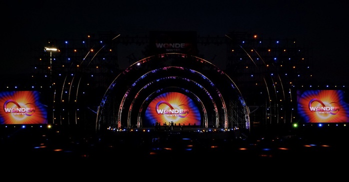 Sân khấu tuyệt mỹ của 8Wonder Winter Festival vừa được hé lộ, fan Việt sẵn sàng bùng nổ cùng Maroon 5- Ảnh 4. Sân khấu tuyệt mỹ của 8Wonder Winter Festival vừa được hé lộ, fan Việt sẵn sàng bùng nổ cùng Maroon 5- Ảnh 4.