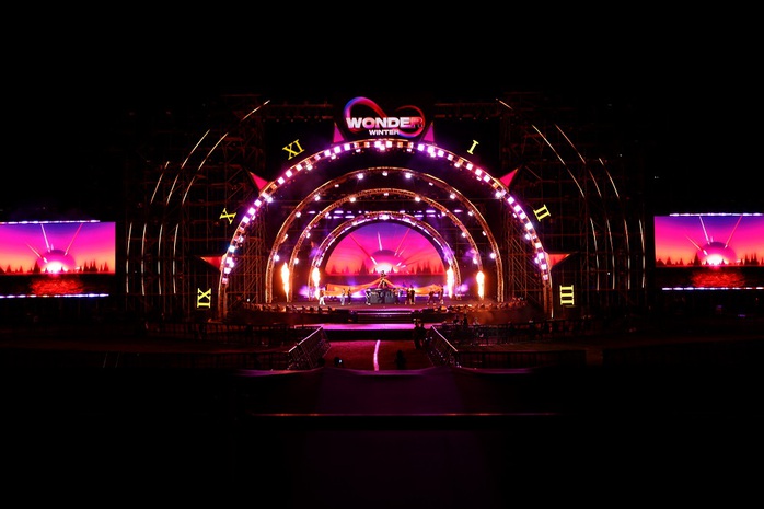 Sân khấu tuyệt mỹ của 8Wonder Winter Festival vừa được hé lộ, fan Việt sẵn sàng bùng nổ cùng Maroon 5- Ảnh 5. Sân khấu tuyệt mỹ của 8Wonder Winter Festival vừa được hé lộ, fan Việt sẵn sàng bùng nổ cùng Maroon 5- Ảnh 5.