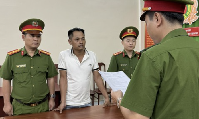 Công an TP HCM bắt ông trùm Bùi Văn Tân- Ảnh 1. Công an TP HCM bắt ông trùm Bùi Văn Tân- Ảnh 1.