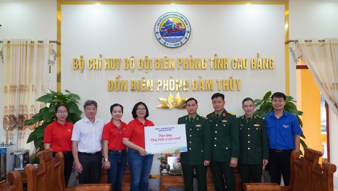 Xúc động lễ chào cờ tại Cột mốc biên giới 836- Ảnh 5. Xúc động lễ chào cờ tại Cột mốc biên giới 836- Ảnh 5.