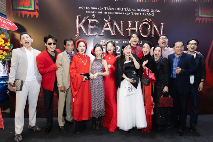 Lan Phương "bế" bụng bầu 6 tháng lên thảm đỏ- Ảnh 10. Lan Phương "bế" bụng bầu 6 tháng lên thảm đỏ- Ảnh 10.