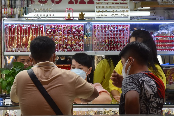 Giá vàng hôm nay 16-12: Đảo chiều giảm sốc- Ảnh 1. Giá vàng hôm nay 16-12: Đảo chiều giảm sốc- Ảnh 1.