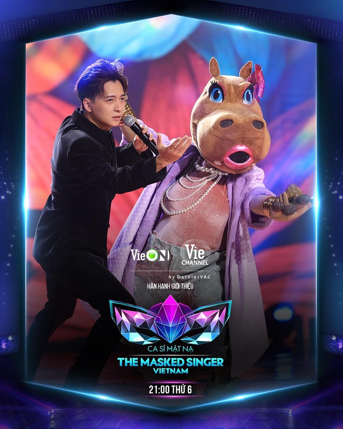 Ngô Kiến Huy "biến báo" trên sân khấu The Masked Singer mùa 2
- Ảnh 2. Ngô Kiến Huy "biến báo" trên sân khấu The Masked Singer mùa 2
- Ảnh 2.