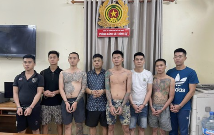 Công an TP HCM bắt khẩn cấp 3 nhóm "anh chị"- Ảnh 1. Công an TP HCM bắt khẩn cấp 3 nhóm "anh chị"- Ảnh 1.