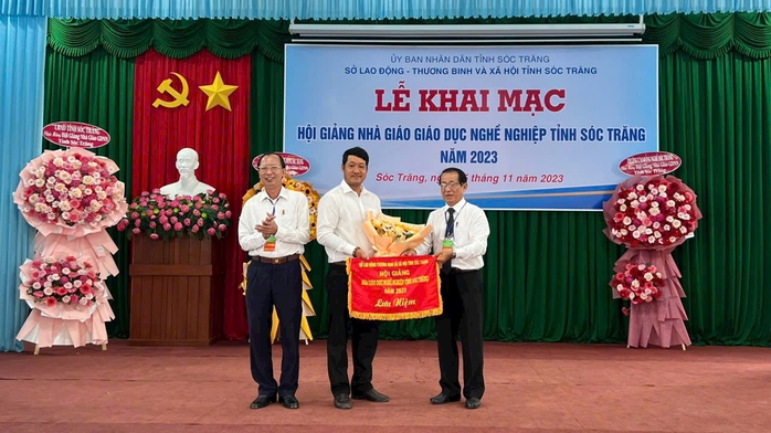 Sóc Trăng: Tạo cơ hội việc làm cho đồng bào dân tộc thiểu số- Ảnh 1. Sóc Trăng: Tạo cơ hội việc làm cho đồng bào dân tộc thiểu số- Ảnh 1.