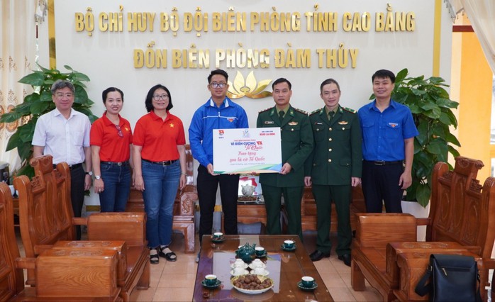 Xúc động lễ chào cờ tại Cột mốc biên giới 836- Ảnh 4. Xúc động lễ chào cờ tại Cột mốc biên giới 836- Ảnh 4.