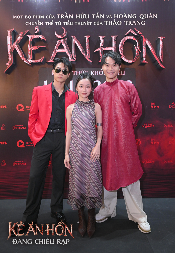Lan Phương "bế" bụng bầu 6 tháng lên thảm đỏ- Ảnh 9. Lan Phương "bế" bụng bầu 6 tháng lên thảm đỏ- Ảnh 9.