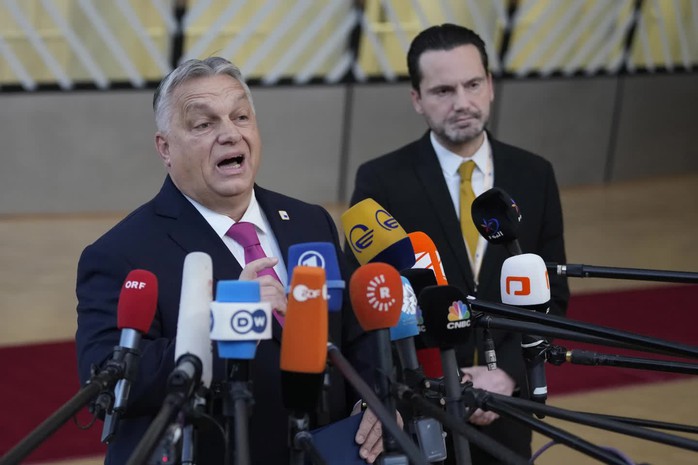 Nhận tin EU, Ukraine vừa vui đã buồn - Ảnh 3. Nhận tin EU, Ukraine vừa vui đã buồn - Ảnh 3.