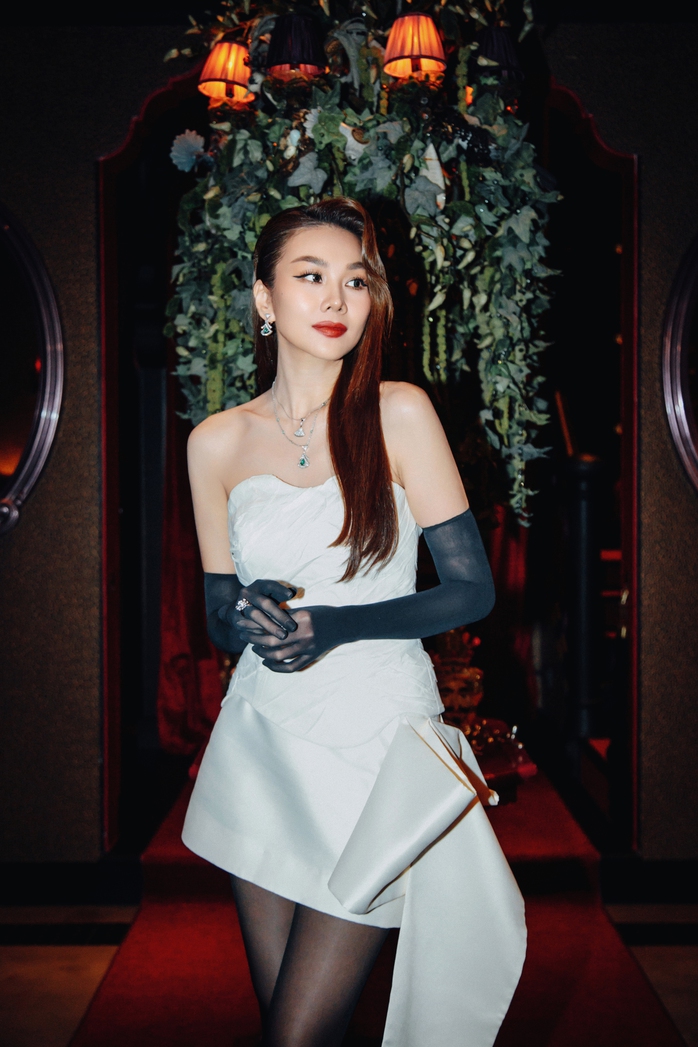 Sau cưới, Thanh Hằng gầy đi trông thấy
- Ảnh 2. Sau cưới, Thanh Hằng gầy đi trông thấy
- Ảnh 2.