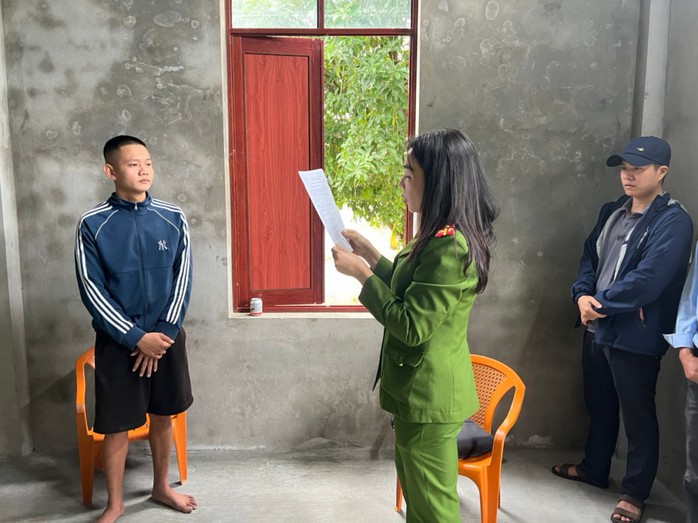 Trong chiếc balo bí ẩn, lộ ra bí mật kinh hoàng ở Quảng Bình- Ảnh 3. Trong chiếc balo bí ẩn, lộ ra bí mật kinh hoàng ở Quảng Bình- Ảnh 3.