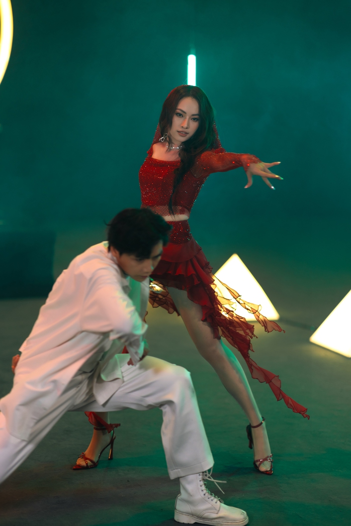 Vợ Dương Khắc Linh, Sara Lưu lột xác sau sinh đôi
- Ảnh 8. Vợ Dương Khắc Linh, Sara Lưu lột xác sau sinh đôi
- Ảnh 8.