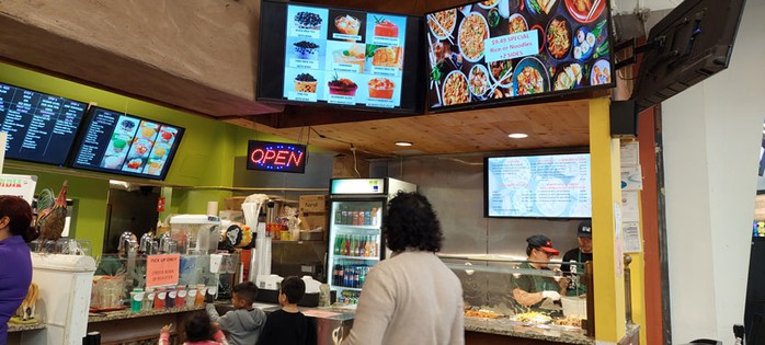 Gian hàng món ăn Việt Nam trong chợ Mexico Gian hàng món ăn Việt Nam trong chợ Mexico