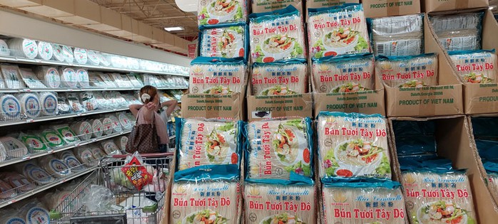 Bún tươi Tây Đô được trưng bày khá nhiều trong chợ Hồng Kông Bún tươi Tây Đô được trưng bày khá nhiều trong chợ Hồng Kông