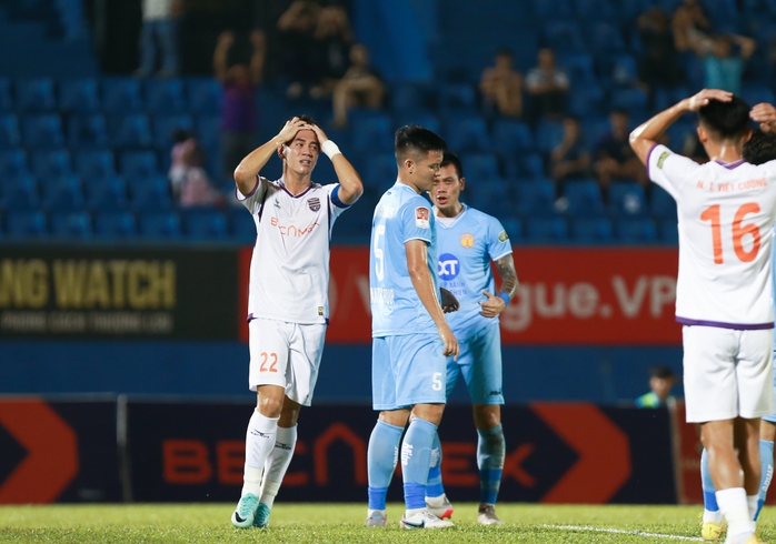 Tiến Linh lại nỗ súng, giúp Bình Dương ngược dòng lên đầu bảng V-League 2023- Ảnh 3. Tiến Linh lại nỗ súng, giúp Bình Dương ngược dòng lên đầu bảng V-League 2023- Ảnh 3.