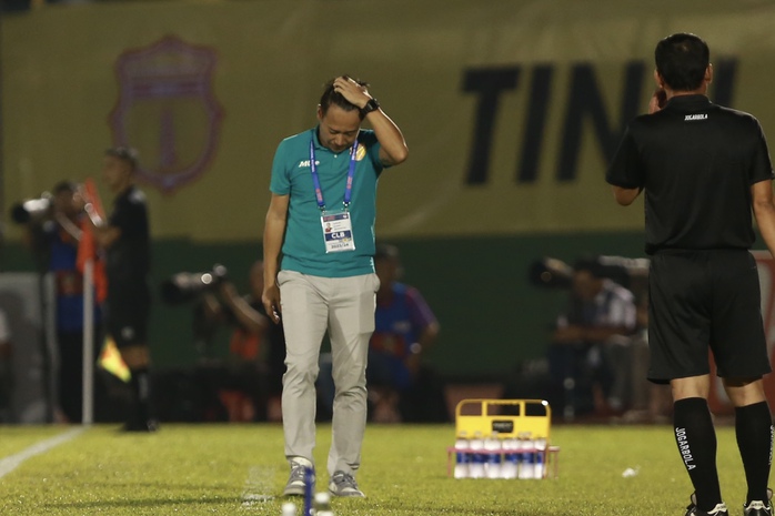 HLV Lê Huỳnh Đức chia sẻ sau khi Bình Dương lên đầu bảng V-League- Ảnh 2. HLV Lê Huỳnh Đức chia sẻ sau khi Bình Dương lên đầu bảng V-League- Ảnh 2.