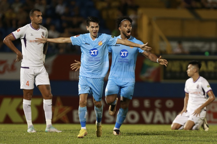 Tiến Linh lại nỗ súng, giúp Bình Dương ngược dòng lên đầu bảng V-League 2023- Ảnh 5. Tiến Linh lại nỗ súng, giúp Bình Dương ngược dòng lên đầu bảng V-League 2023- Ảnh 5.