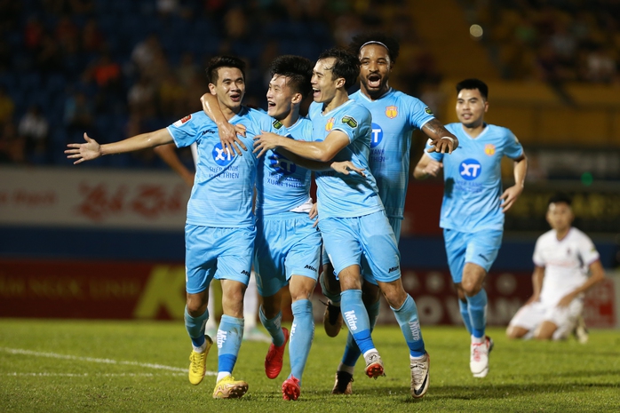 Tiến Linh lại nỗ súng, giúp Bình Dương ngược dòng lên đầu bảng V-League 2023- Ảnh 6. Tiến Linh lại nỗ súng, giúp Bình Dương ngược dòng lên đầu bảng V-League 2023- Ảnh 6.